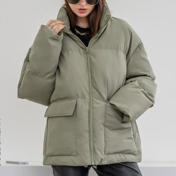 Oversized army green puffer coat (size M) - Picture 3 of 10